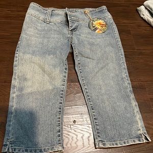 New vintage Paris blues Juniors Denim Capris Size 5